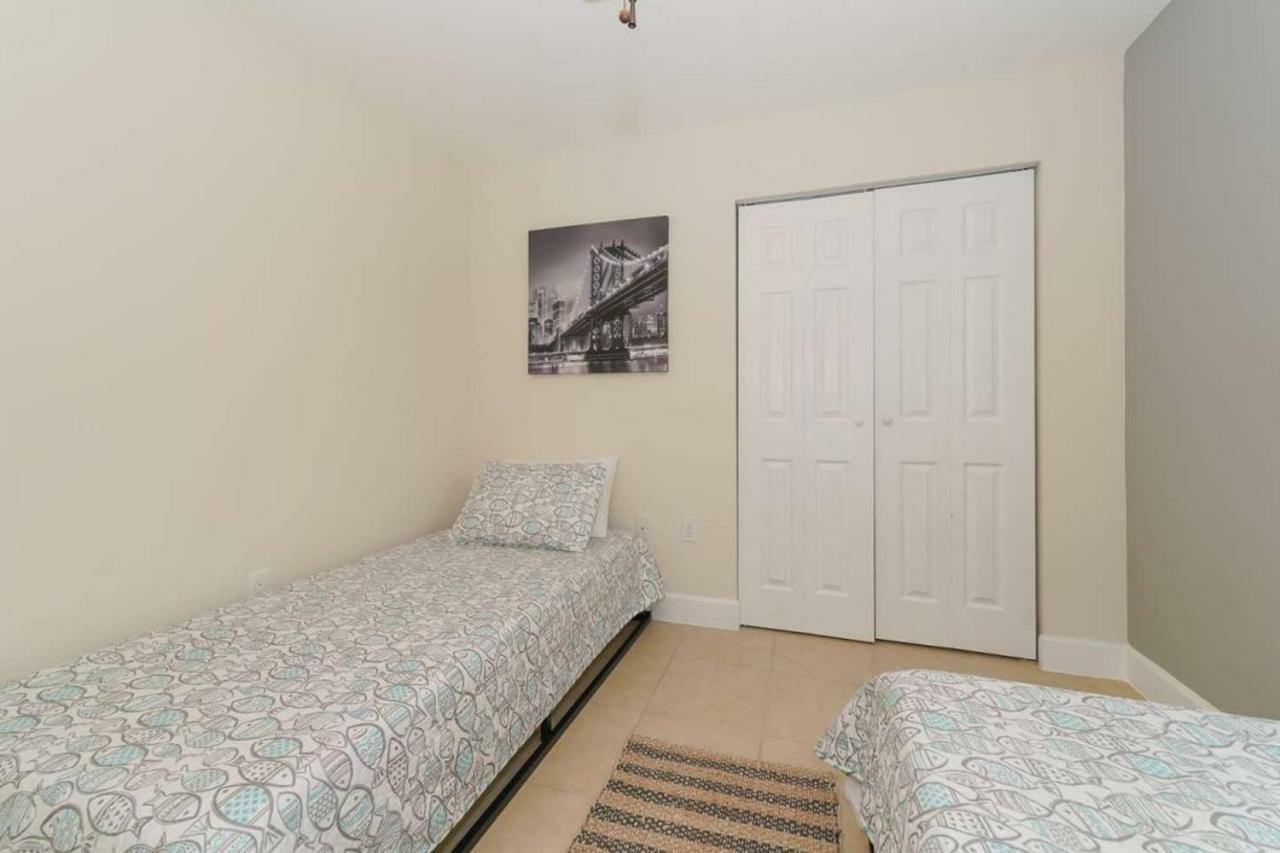 Lovely Cottage - Close To Siesta, Shops & Dining ซาราโซตา ภายนอก รูปภาพ